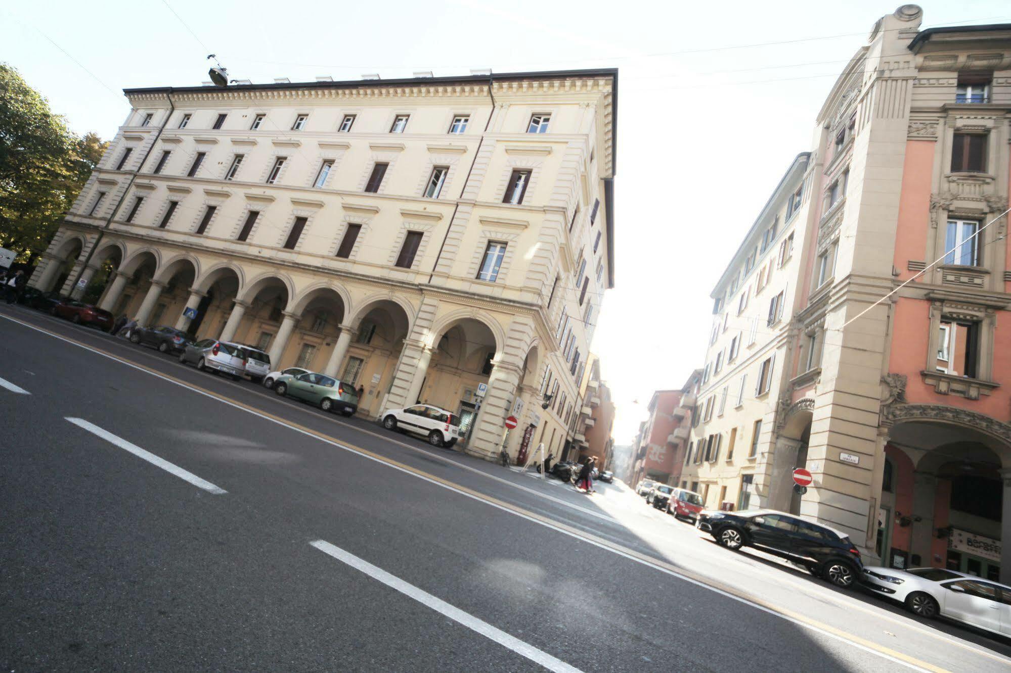 Dopa Hostel Bologna Eksteriør billede